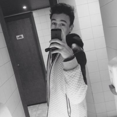 PhiGoncalves's profile picture. insta: PhilGclvs snap: philippe_97 #teamportugal ❤️