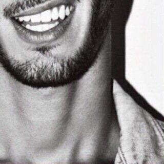 انسآن عادي ، وعندي مبادىء اعرف حدود ( الناس ) واعرف حدودي .. bbm: D0C9F367