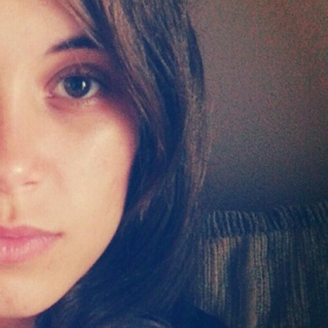 Vou mostrando como sou. E vou sendo como posso. Jogando meu corpo no mundo, andando por todos os cantos. [...]
Participo sendo o mistério do planeta.