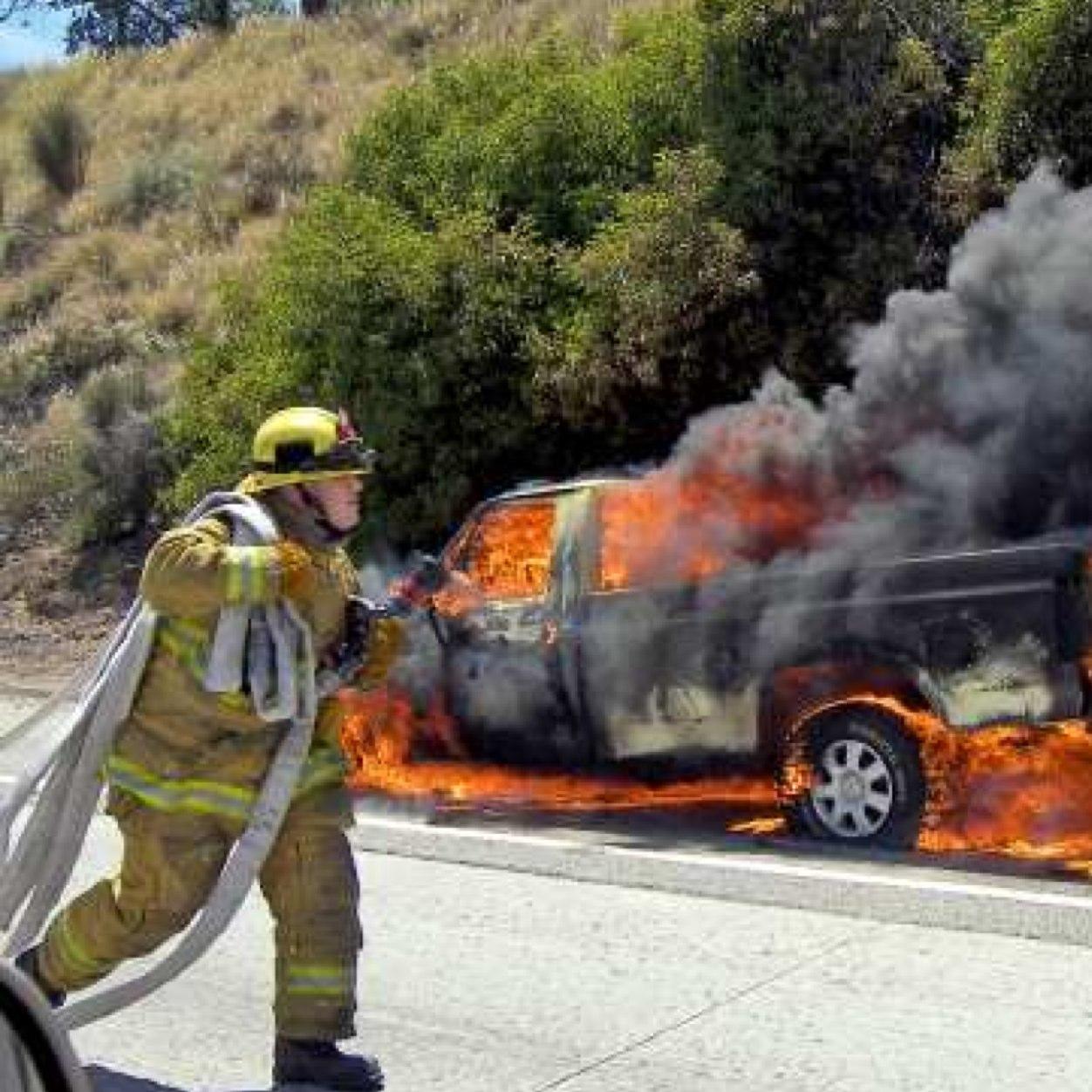 countrybars's profile picture. Country music's got some fire too
#paintedonjeans #trucksdogsandgirlsatbars