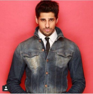 Tejasvi_Amin's profile picture. Truly~Madly~Deeply in LOVE with @S1dharthM Die~Hard fan of  @S1dharthM......medical student n a Dog lover.... !!! n waiting fr sid 2 reply.