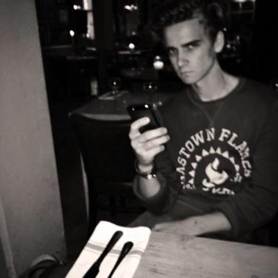 dont follow this account, follow @screwinglouh
