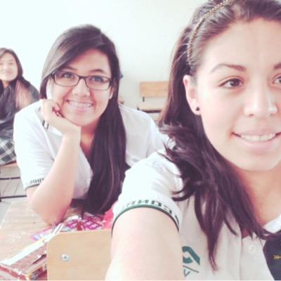 somos un par de mejores amigas, tratando de demostrar nuestras locuras y como nos divertimos