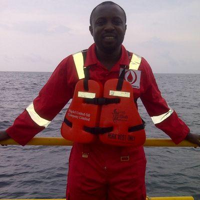 An operation geophysicts/ seismologist