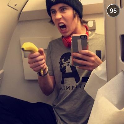 hi im just a nother bitchy teen nash obssed girl with a twitter account ✌️