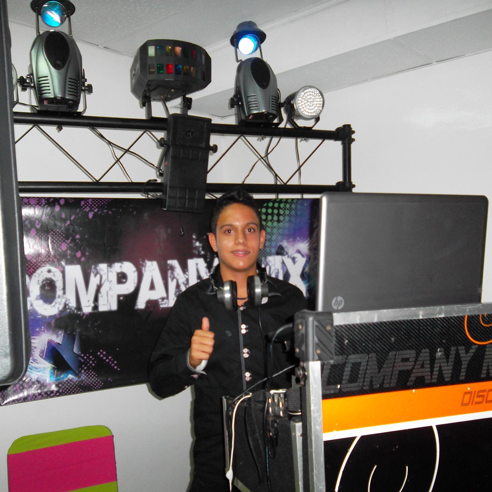 Dj , Addict to Music, Running, Gym, Film, Social Networks and Play Soccer.