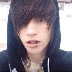 hi im johnnie im a fan page
