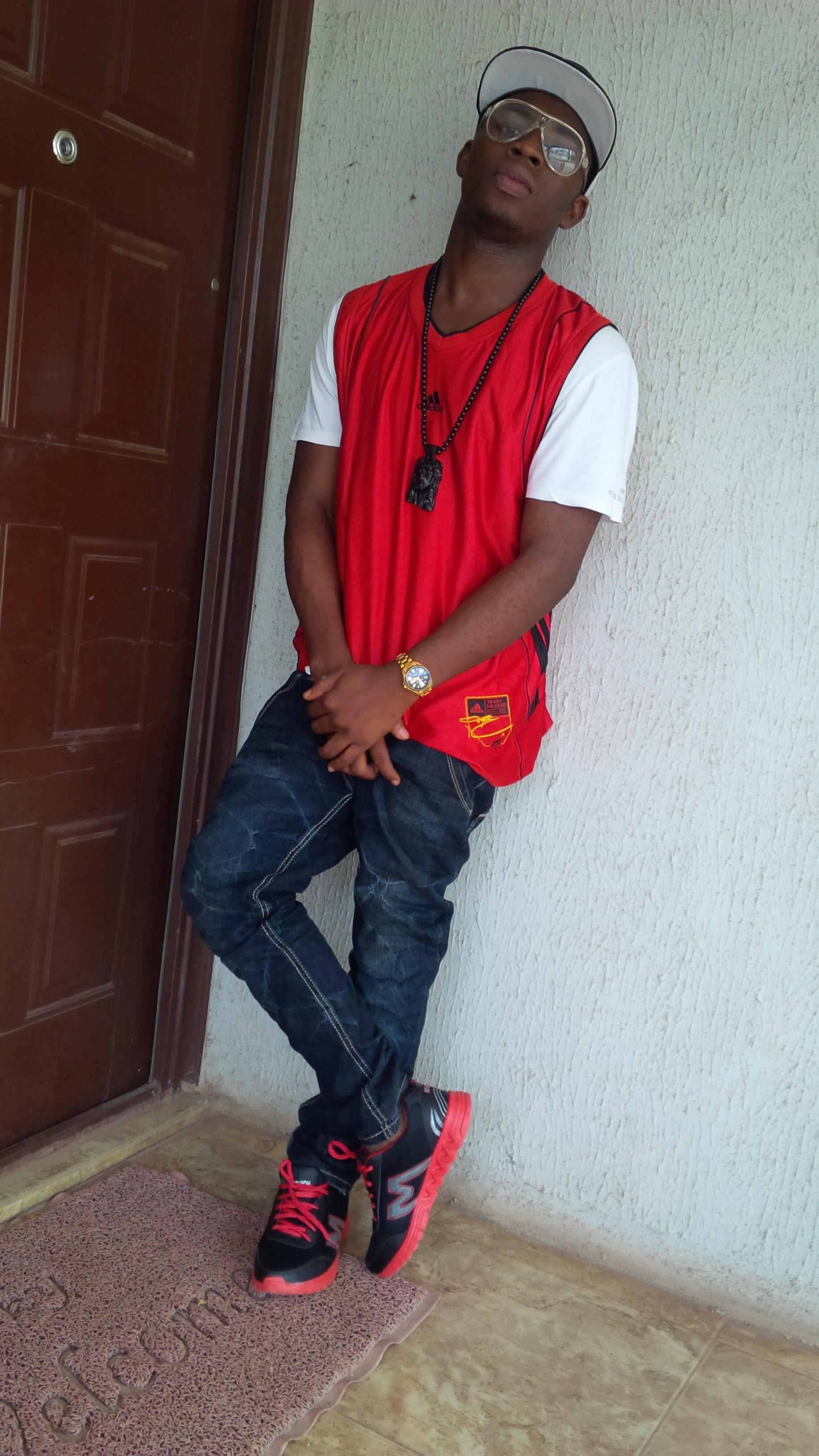 OFFICIAL ACCOUNT#TEAMSEANGIDDY RECORDING ARTISTE UNDER MOVEMENT MUSIC. KiNDLY FOLLOW @iamSeanGiddy #MMG