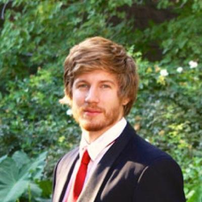 Whats up twitter! I've decided to use this app strictly professionally so im here on business. I'm a 27 year old graphics student with a love for marketing.