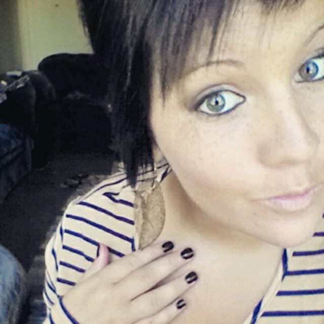 I'm a simple outgoing girl, love meeting new people * (: