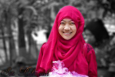 selalu mencoba untuk membahagiakan orang orang yang berada disekitar saya, orang orang yg mengenal saya, terutama kedua orang tua