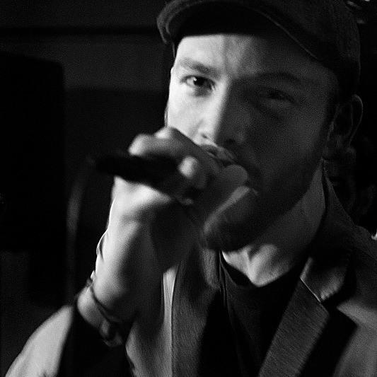 Singer/MC || Peace & climate change artivist || hiphop | reggae | funkrock || I'm standing with a #WhiteFlag
