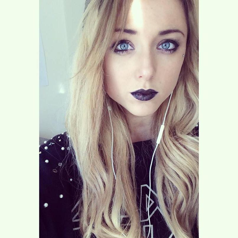 @xchloecherryx
tweets
re-tweets
favourites
dm
xxxxx
-chloe