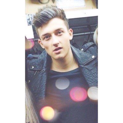 cuddleswithcal_'s profile picture. new account...