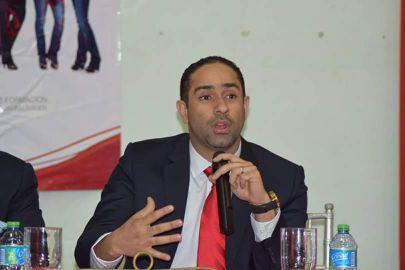 Abogado, Político, Miembro de la Comisión Política del @PartidoPRSC, Presidente del Directorio Provincial del PRSC de Santiago