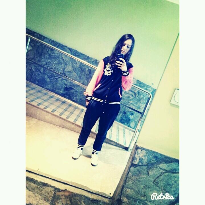 Noches en babia, fumando hasta las tantas, pensando en tantas, queriendo a una, quien ayer fue tu hermano hoy ni te saluda(88)     INSTAGRAM: vanesasg23 ❤❤