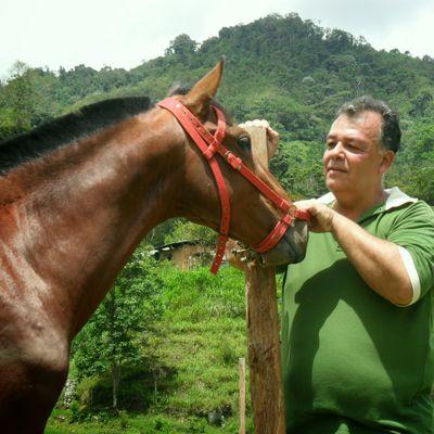 soy periodista agroambientaly en la actualidad realizo el programa Santander verde y limpio ,el campo una empresa para combatir el hambre y la pobreza