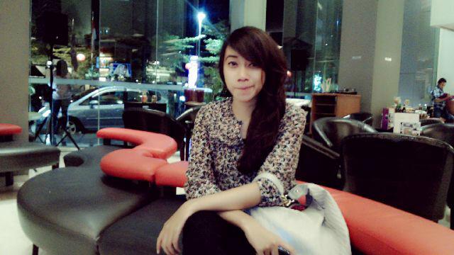 nyonyaShari's profile picture. Born to be a Traveler. Trying to be a Backpacker.