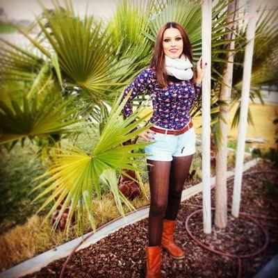 tecnica superior en producción de audiovisuales; radio y espectaculos, en 3º grado de educacion infantil y muy orgullosa de cada pasito que voy dando