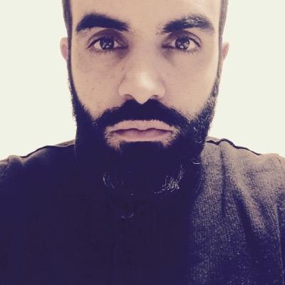 Avvocato, politicamente corretto, tifoso del Napoli, dei Lakers e del Lato Chiaro della Forza.