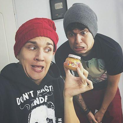 oi me chamo Cynthia  e amo esses doidos  *-* os melhores canal do youtube *-*