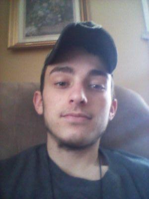 im 18 i live in ohio love music and being outdoors and i am a wood welder in training