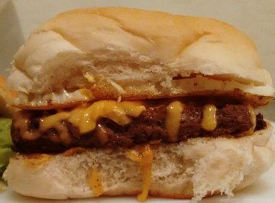 Hamburgueria Do Cheff trás ate você o verdadeiro sabir da carne, com seu hambúrguer gourmet de 150 g de muito sabor!!