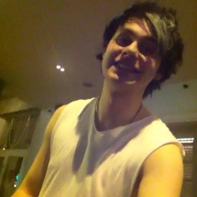 follow @fallloutlou