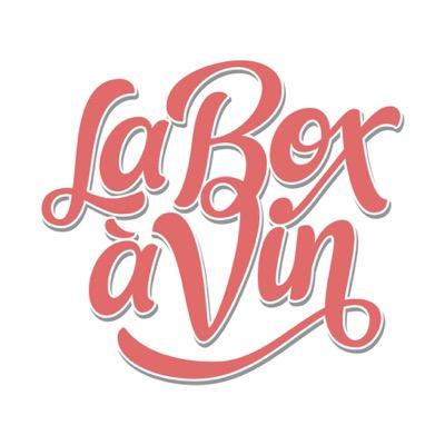 Savoureuse pour son vin, délicieuse pour ses produits culinaires, authentique par sa box. LA BOX À VIN est livrée chaque mois à domicile. Restons Grappés!