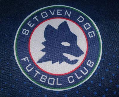 Más de 10 años de fútbol y amistad.. -Cuenta Oficial de Betoven Dog- https://t.co/7ehfdhQcli