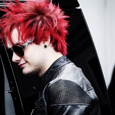 idk man michael clifford does things to me