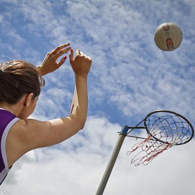 Play Netball offers great Evening Leagues in the South of England for all abilities