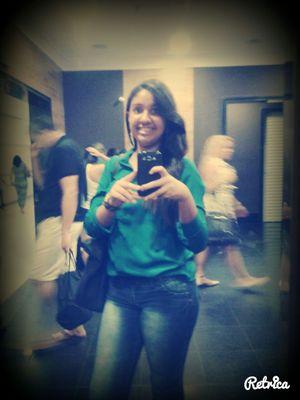 *-*Eu posso cair e me machucar, mas eu te garanto, no chão eu não fico!*-* ♥Directioner Forever♥