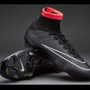 botas futbol nike negras