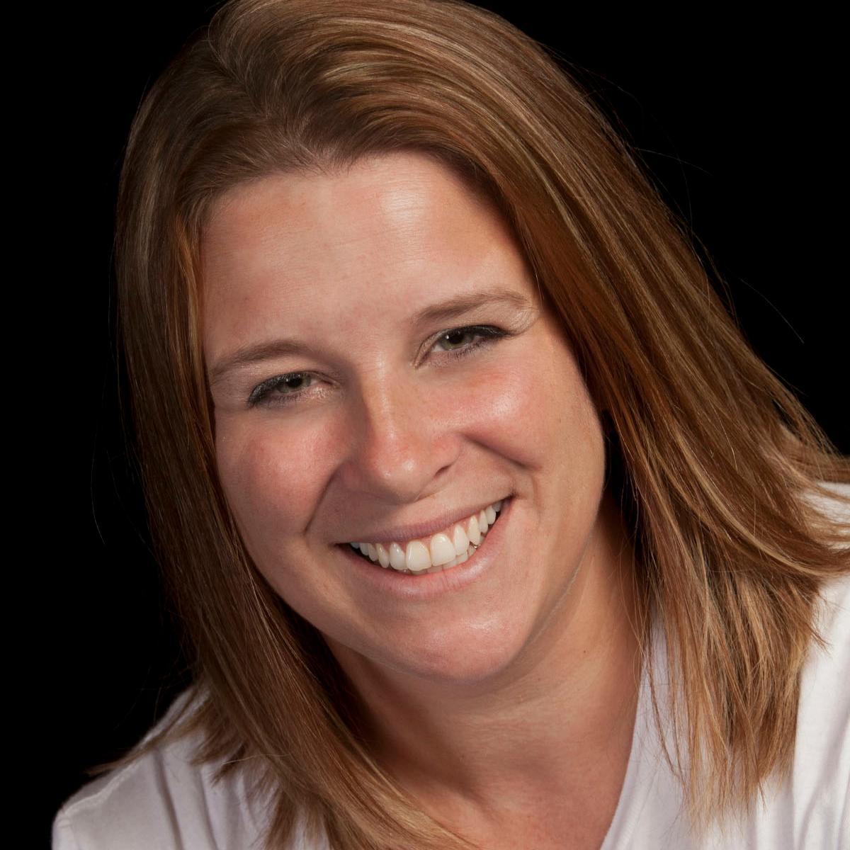Hi I'm Kelly the health coach,  I help people reach their health, fitness and life goals. Everyday is a new day to reach them :) Be bold, do it!