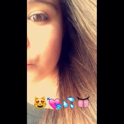 I was born on september 2. I love to make people laugh and smile.I spread positive energy and i make people happy. kik:jaylin_1465