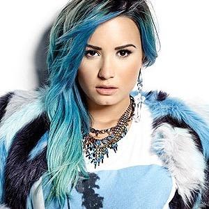 follow @deanna_abney because she gave you this free follow and shes a singer so FOLLOW her!!!