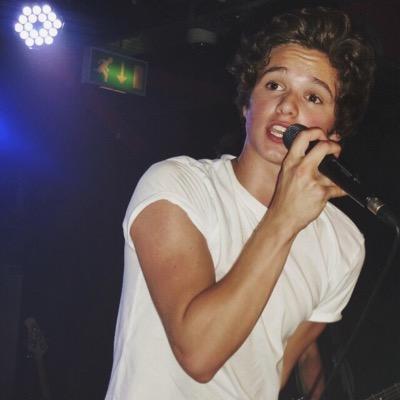 follow @thevampsgal for FREE FOLLOWS and a DM to 3/4 of @TheVampsband !!!