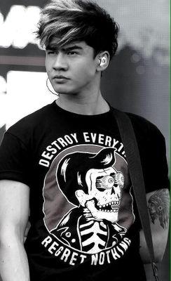 rt plz  http://t.co/oHpWZD4uuY… follow plz @LukeisDude she follows back and @everyfandomyo