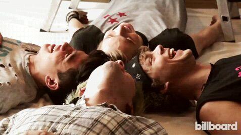 Esta cuenta esta dedicada a la banda 5 Seconds of Summer, formada por 4 chicos (super sexys*-*) de Australia. Subiremos fotos, videos, información sobre ellos