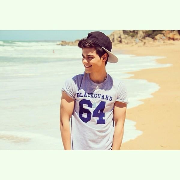 14 || nació un 25/08/98 || mi ídolo tiene 16 años♡ pequeño pero con corazón de titán|| me siguió 11/10/14★todo contigo, nada sin ti★ …