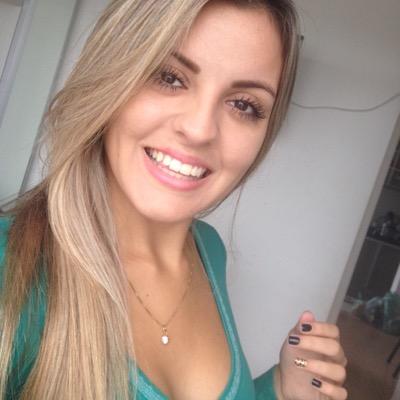 E quem tem Deus no coração sabe que não há mal que vingue, nem inveja que maltrate, nem inimigos. Por que pra todo mal, há cura.