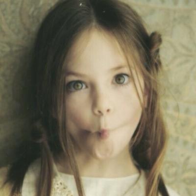 Me gusta dar patadas y mis padres son vampiros pERO YO SOY GUAY.