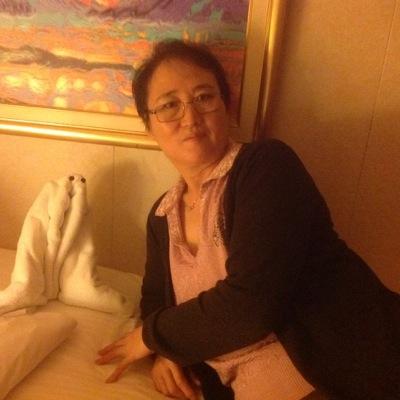 我是医生，医院工作17年，96年移民加拿大，在大学读书，读企业管理，2003年开始做小生意，做了十年，我是美安超连锁店的店主