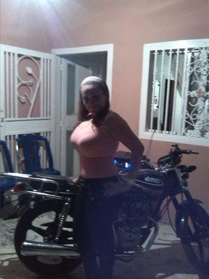 me considero una persona sencilla humilde con una debilidad ser sincera y decirle a las personas sus verdades en su cara .