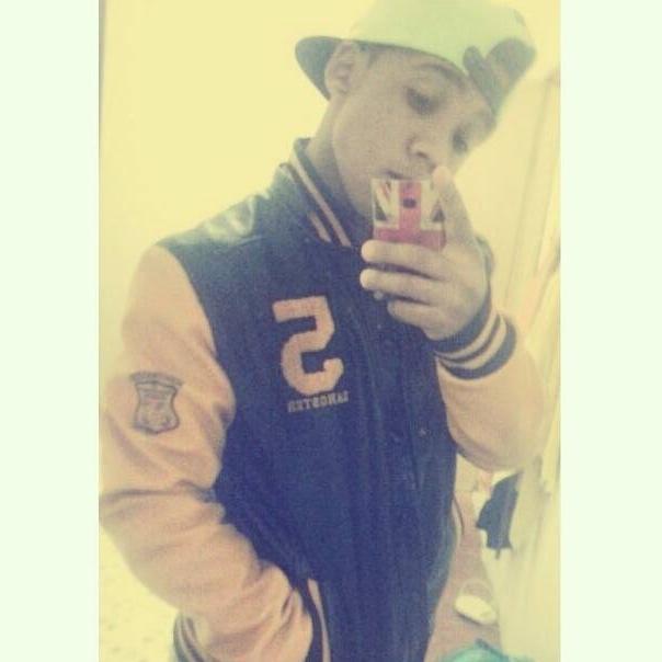 AncoraAbordo's profile picture. Passei aqui na frente do espelho e olha, francamente, que espetáculo.