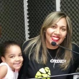 Sencilla, Alegre, Abierta al diálogo, extrovertida, espontánea, responsable, amiga de mis amigos y Sincera.