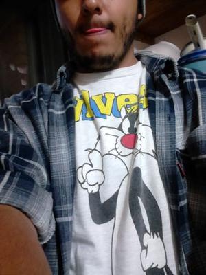 Escritor y director amateur de teatro y cortos. Insaciable creador de historias. Me creo la gran mierda, soy un desmadre con patas. Dog dad.