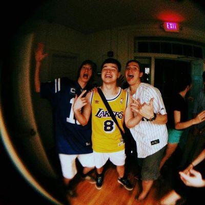bassist of @zenmarinoband, forever lame af, elon class of 2017.