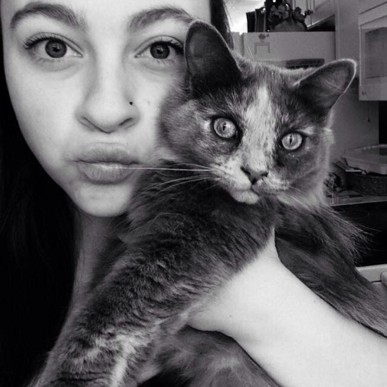 emmaeileen_'s profile picture. 